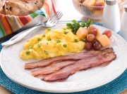 Scrambled eggs with maplewood bacon